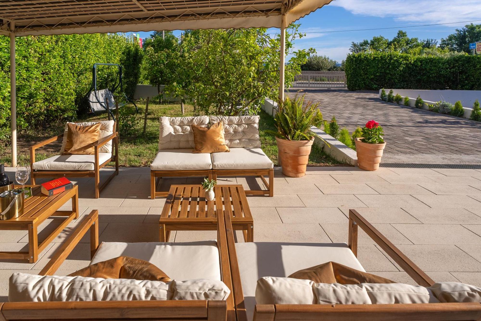 Storge Boutique Bed & Breakfast Omiš Buitenkant foto