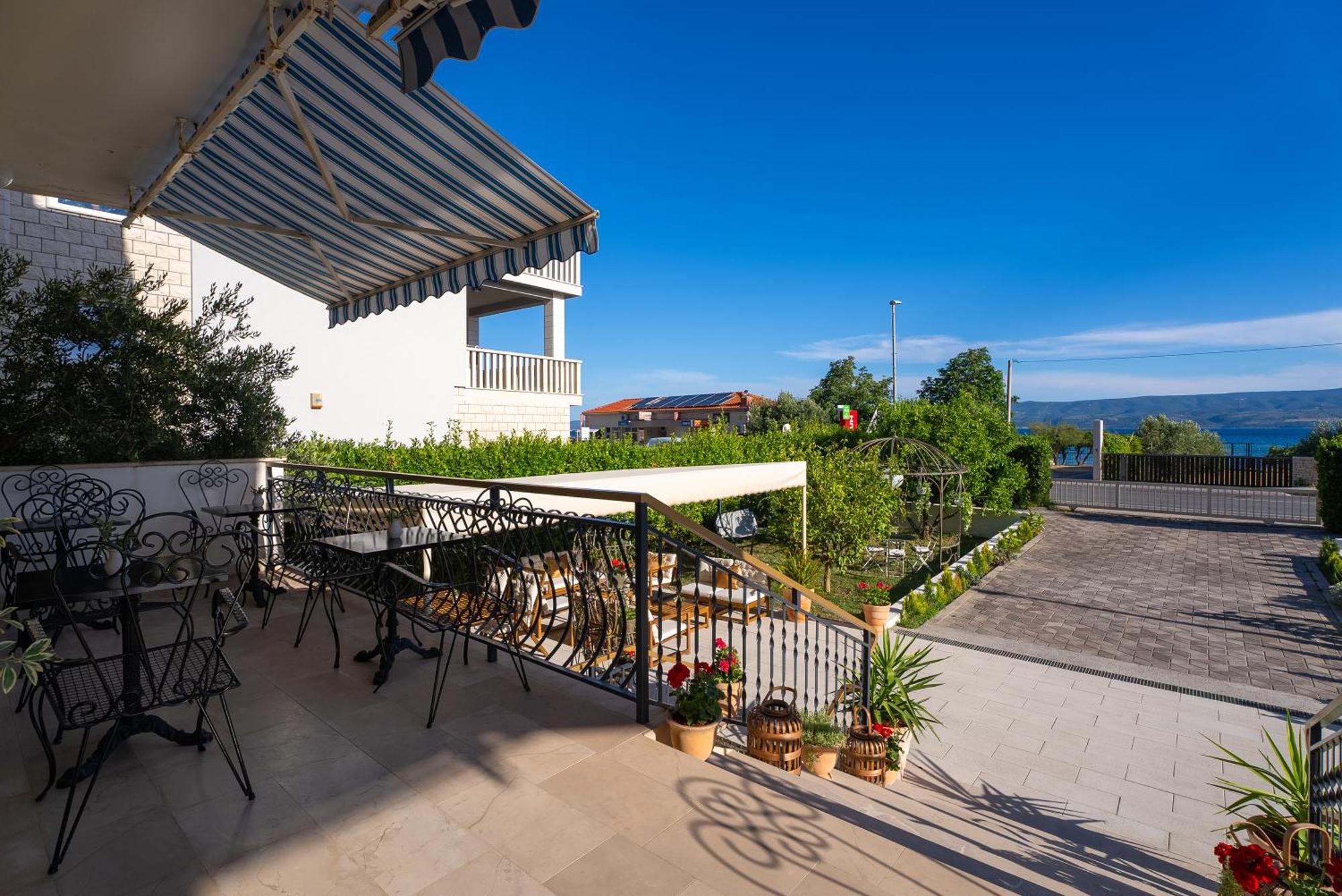 Storge Boutique Bed & Breakfast Omiš Buitenkant foto