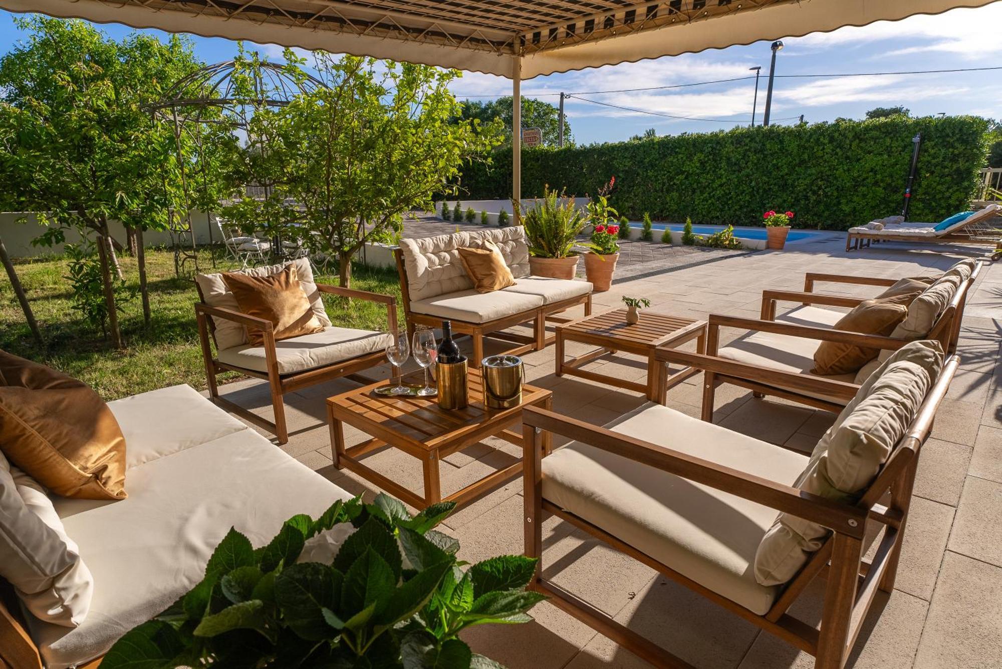Storge Boutique Bed & Breakfast Omiš Buitenkant foto